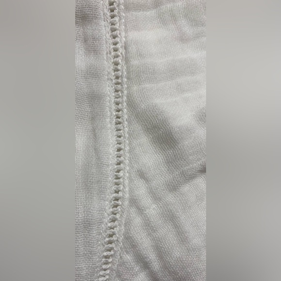 dRA Flutter Sleeve Eyelet Detail Blouse Size Small in White - Picture 5 of 5